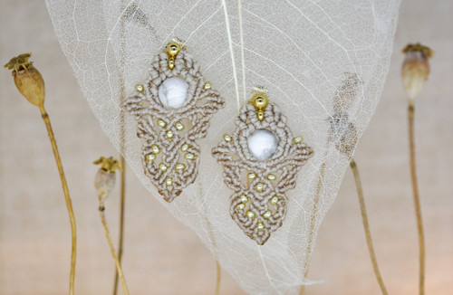 Micromacramé náušnice "Lil" s pyritem — foto 1