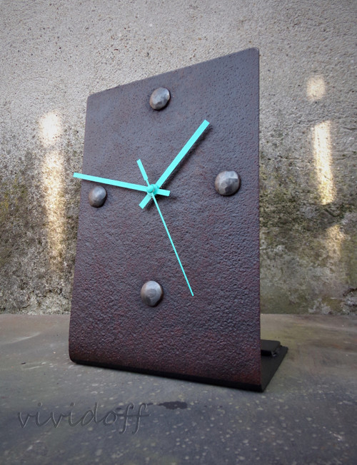 Hodiny stojaté rusty