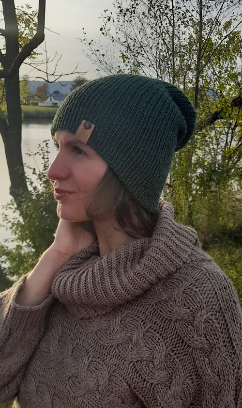 Pletená čepice ze 100% vlny alpaky, tmavě zelená