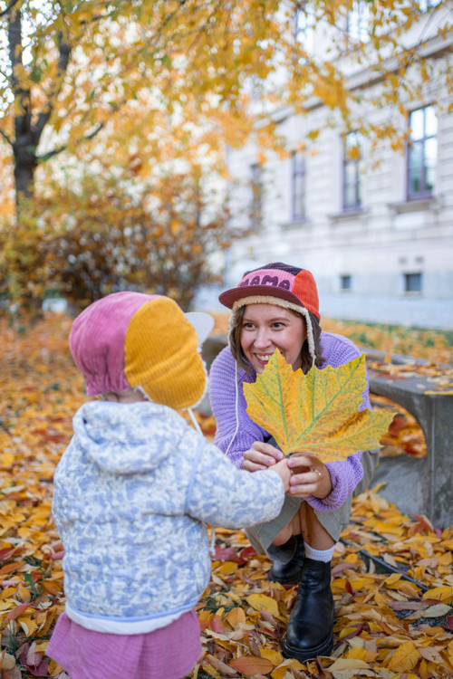 Zimní čepice, kšiltovka s klapkami MAMA