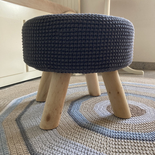 Háčkovaný taburet — foto 1