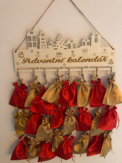 Dřevěný adventní kalendář