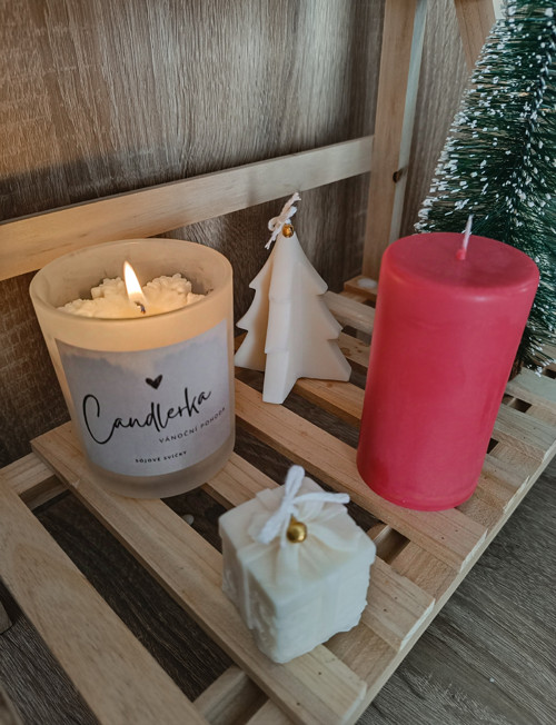 Červená adventní svíčka ze sójového vosku s vůní