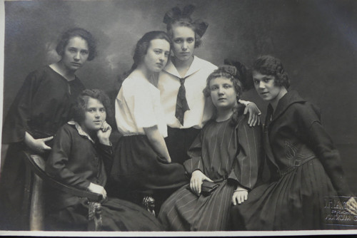 Dívky... fotografie, fotopohlednice 1922