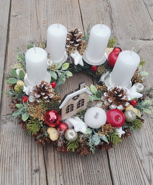 Adventní věneček s domečkem — foto 1