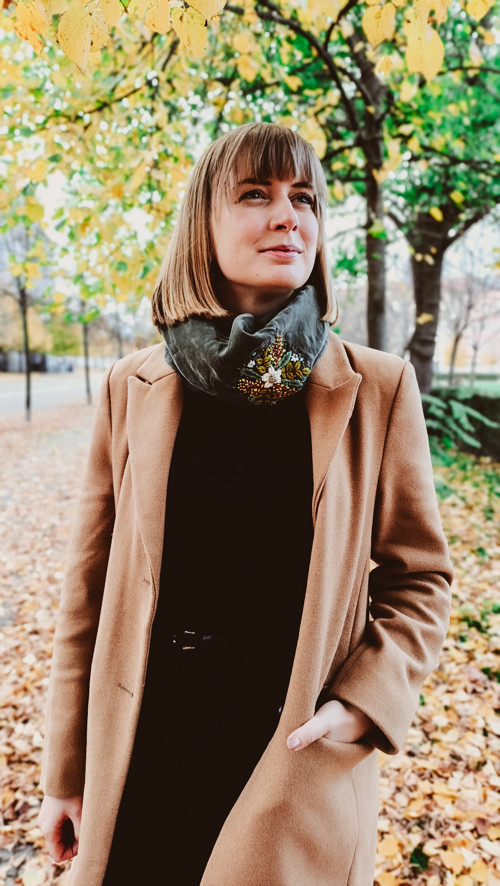 Amelia n.2 - vyšívaný lyocellový nákrčník