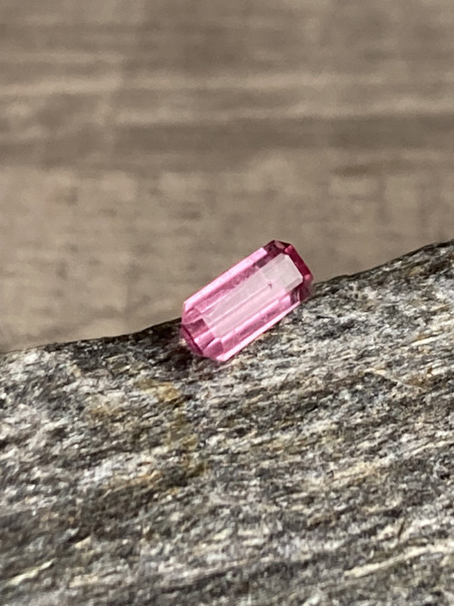 TURMALÍN RŮŽOVÝ-šperk.drahokam,0,80 Ct. PÁKISTÁN