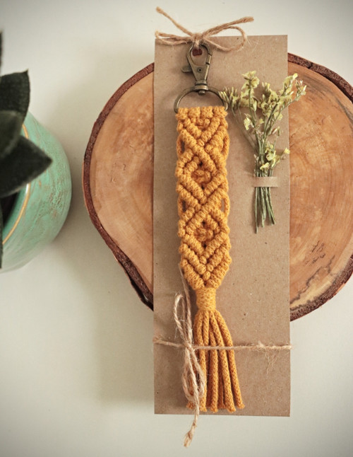 Macrame klíčenka