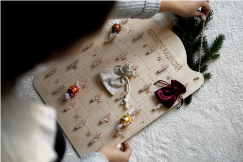 Dřevěný adventní kalendář pro děti