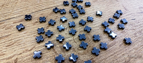Hematitový krížik 8x8 mm - Čierny