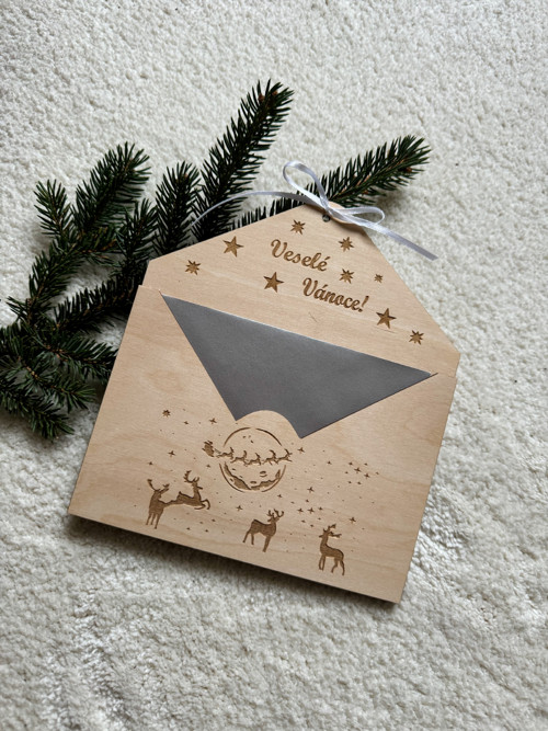 Dřevěná obálka Veselé Vánoce se soby