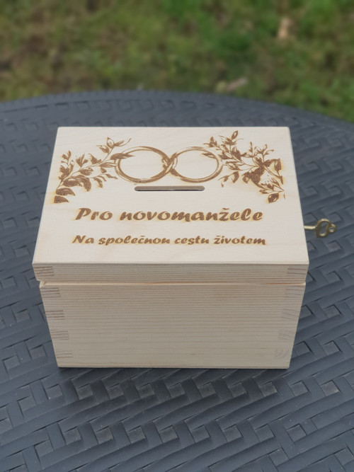 Originální dřevěná pokladnička pro novomanžele