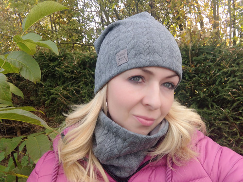 Šedá čepice copánková