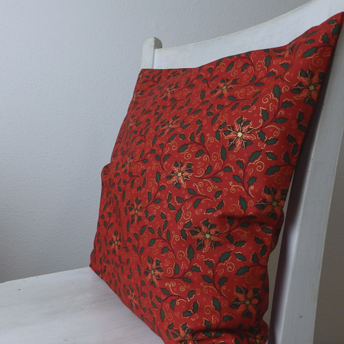 Povlak na polštář - vánoční ornamenty červená 1