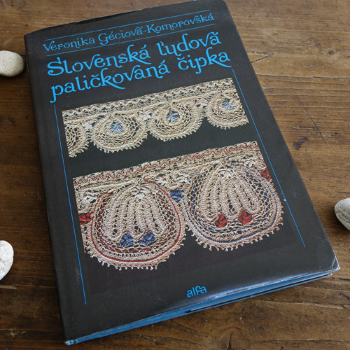 Slovenská ľudová paličkovaná čipka