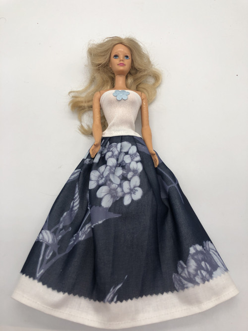 Luxusní šatičky na Barbie