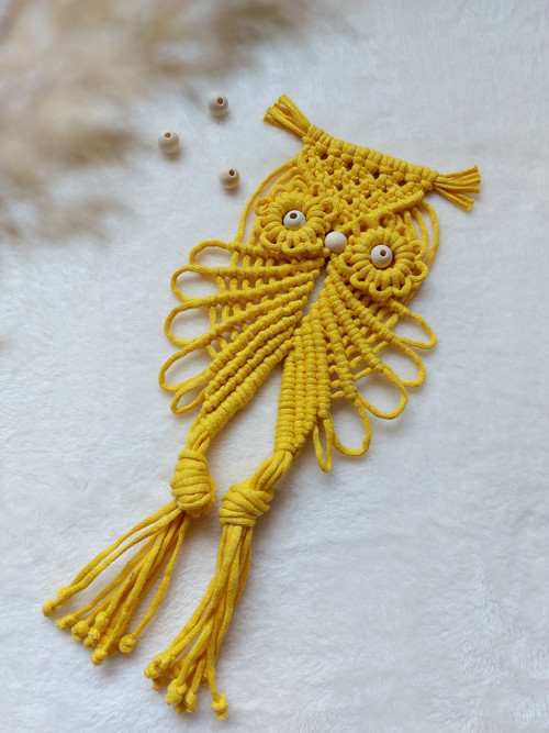 Amulet s posvátnou sovou, macramé