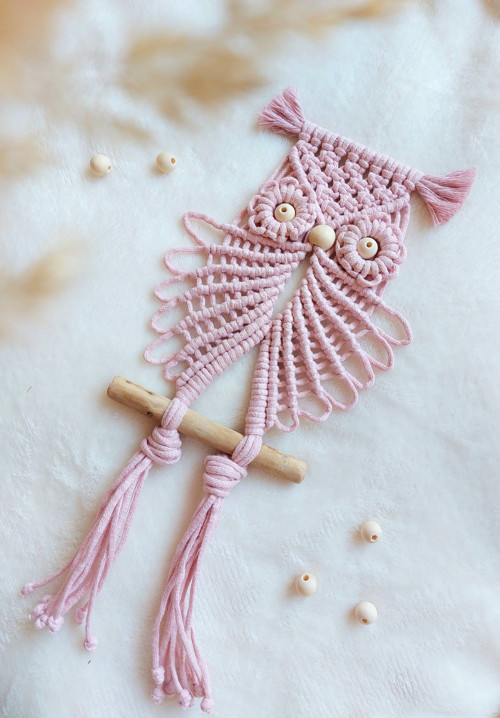 Amulet s posvátnou sovou, macramé