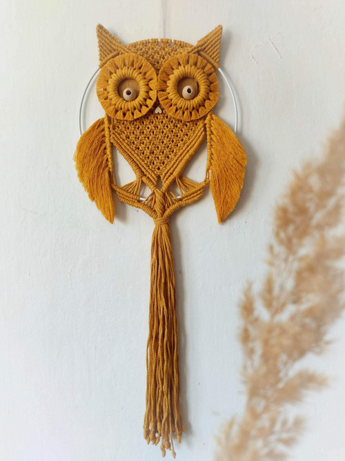 Amulet s posvátnou sovou, macramé