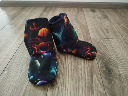 Capáčky ze softshellu do kočárku
