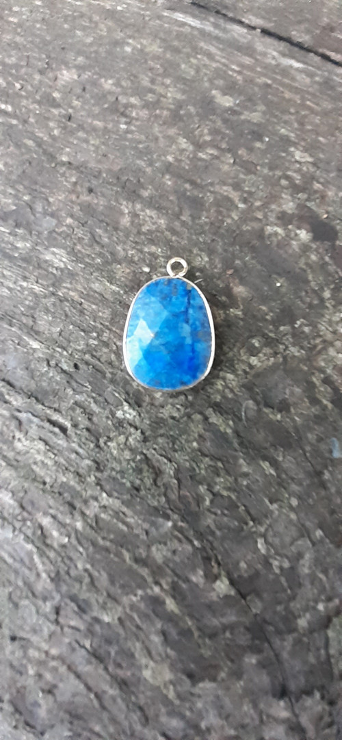 Přívěsek z broušeného lapisu lazuli