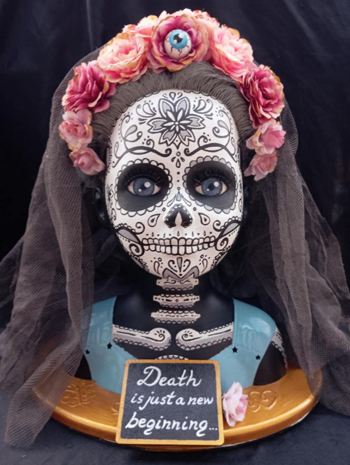 Malovaná busta "DEATH IS JUST A NEW BEGINNING.."
