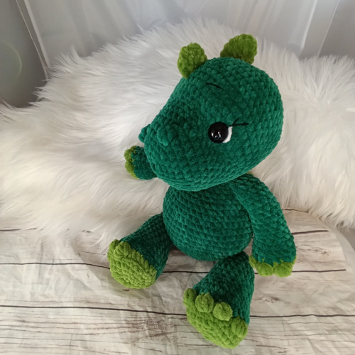 Háčkovaný dinosaurus