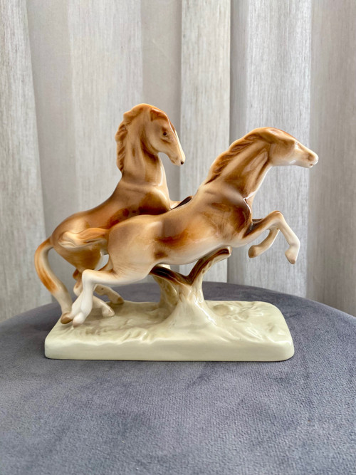Porcelánové sousoší Koni Royal Dux, 1960-1978