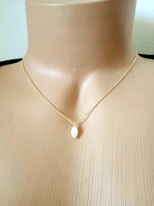 Pozlacený náhrdelník s ovalnou perličkou 40cm