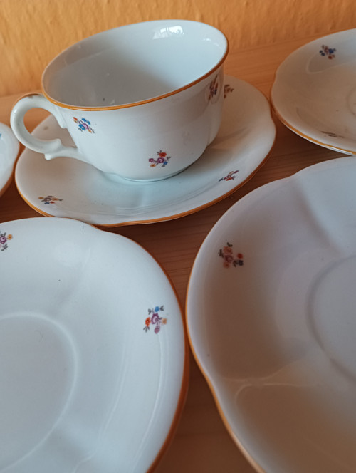 Zbytková sada krásného porcelánu po babičce