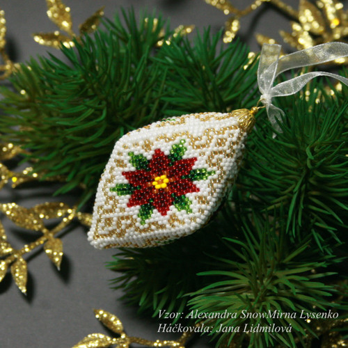 Vánoční háčkovaný oktaedr 6cm VZOR - Poinsettia