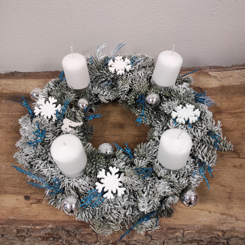 Adventný čečinový veniec , snehový