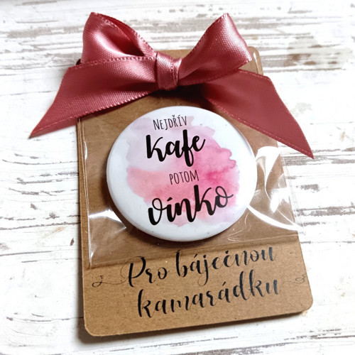 Placka magnet na kartičce - Nejdřív kafe