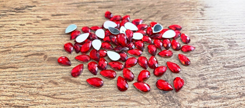 Ozdobné kamienky 6x10 mm - Červené
