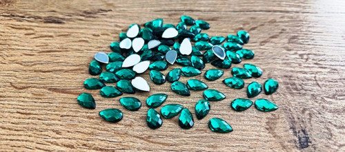 Ozdobné kamienky 6x10 mm - Emerald