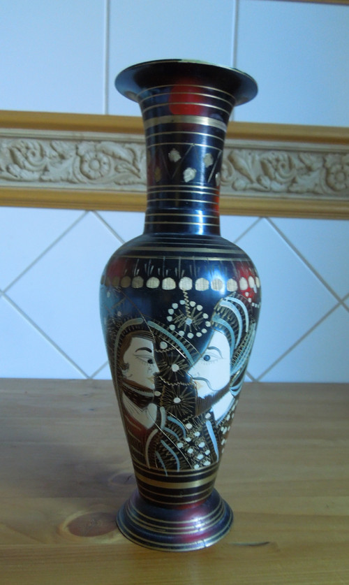 Kovová mosazná váza