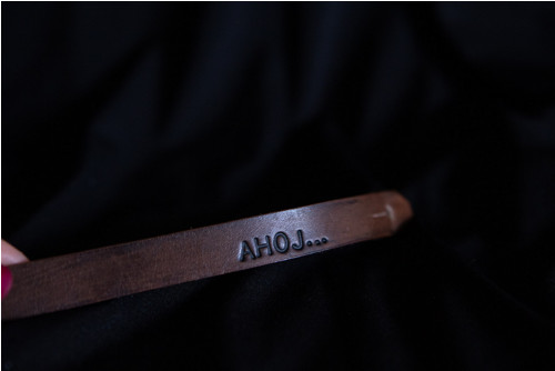 Kožený náramek - Ahoj,17,5 cm — foto 1