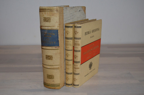 Set 3 historických knih s koženou vazbou
