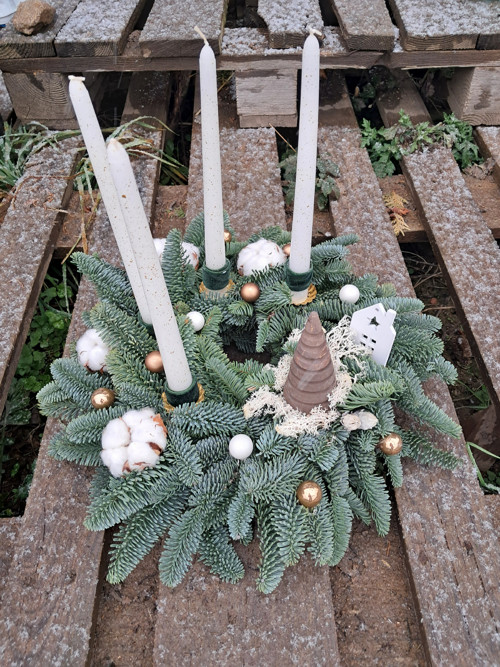 Adventní věnec z nobilis bílo-zlatý