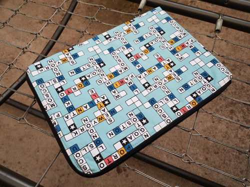 Obal na notebook Scrabble