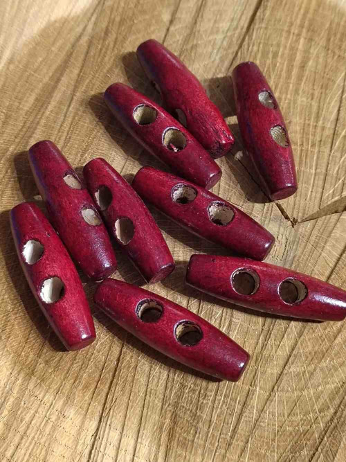 Knoflík dřevěný oliva 12x40 mm červenohnědá