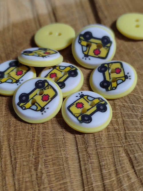Knoflík dětský dvoudírkový vzor záchranka