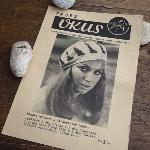 VKUS 74383 ... Háčkovaná dámská čapka