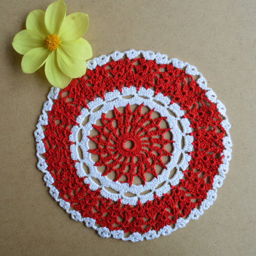 Kruhová háčkovaná dečka pr.23cm