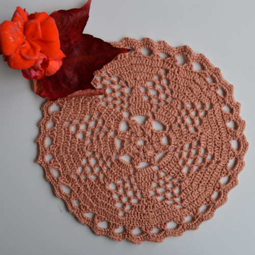 Kruhová háčkovaná dečka pr.20cm