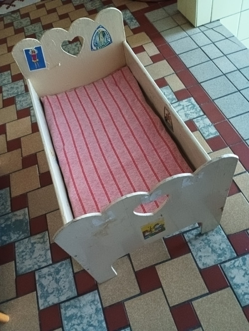 Retro postýlka na velké panenky
