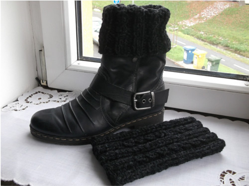 Návleky na nohy, copánky výška 22 cm.