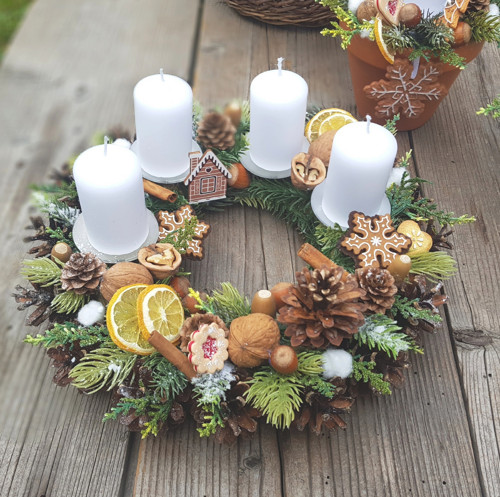 Adventní věneček v přírodních barvách — foto 1