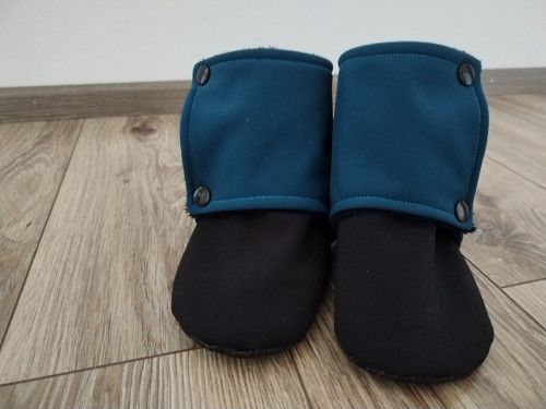 Capáčky ze softshellu do kočárku