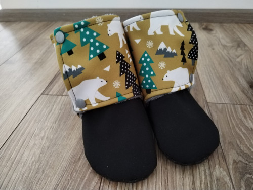 Capáčky ze softshellu do kočárku